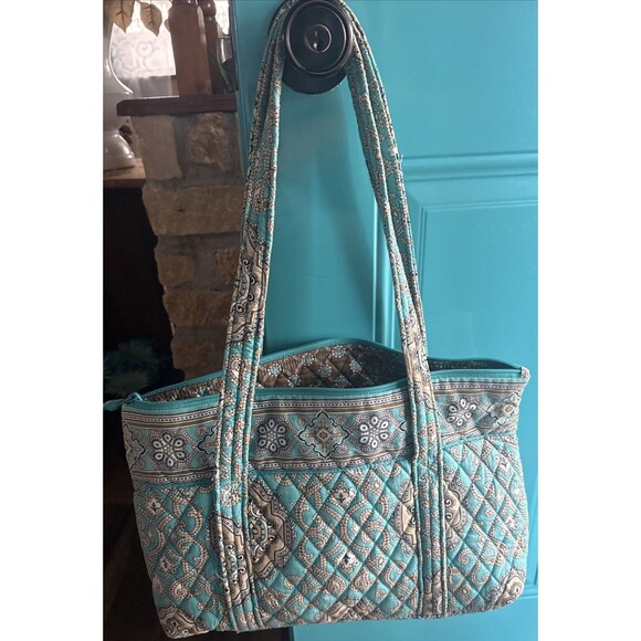 VERA BRADLEY TOTE (Totally TURQUOISE Retired) Zip Top 15x9x4.5 inches Excellent - Picture 2 of 6
